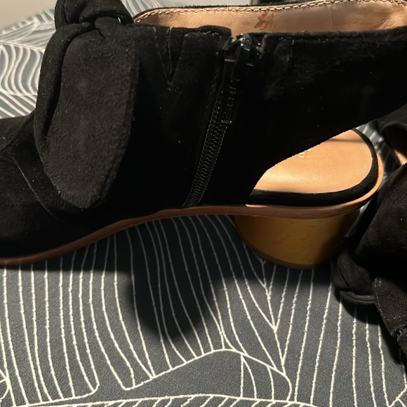 Bernardo Suede Sandals 👡 “Luna” 🌙 size 6M - Picture 6 of 9